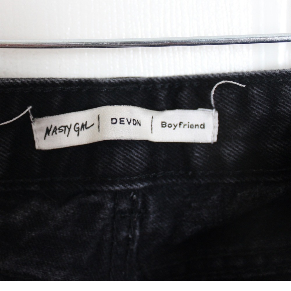 Nasty Gal Devon Boyfriend Jeans Black Distressed Frayed Hem Cropped US 10 - Picture 4 of 9
